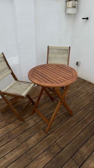 Mesa de terraza de madera plegable
