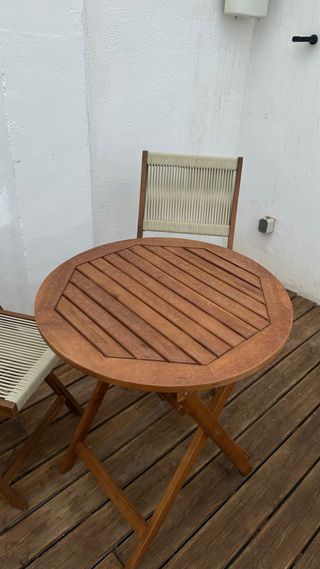 Mesa de terraza de madera plegable