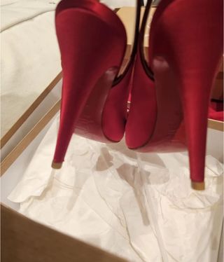 Christian Louboutin Talla 37 Rojo