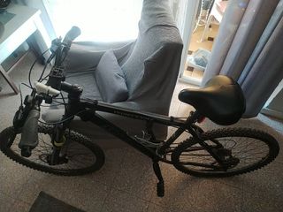 Bicicleta de montaña negra