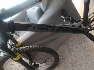 Bicicleta de montaña negra