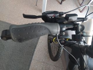 Bicicleta de montaña negra