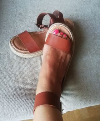 Sandalias camel con cuña