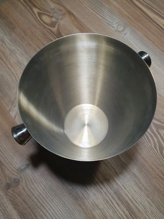 Cubitera de acero inoxidable.