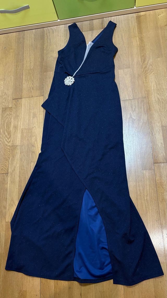 Vestido de fiesta azul con pedrería
