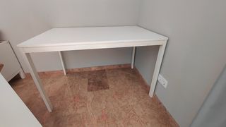 Mesa extensible IKEA VIHALS blanca