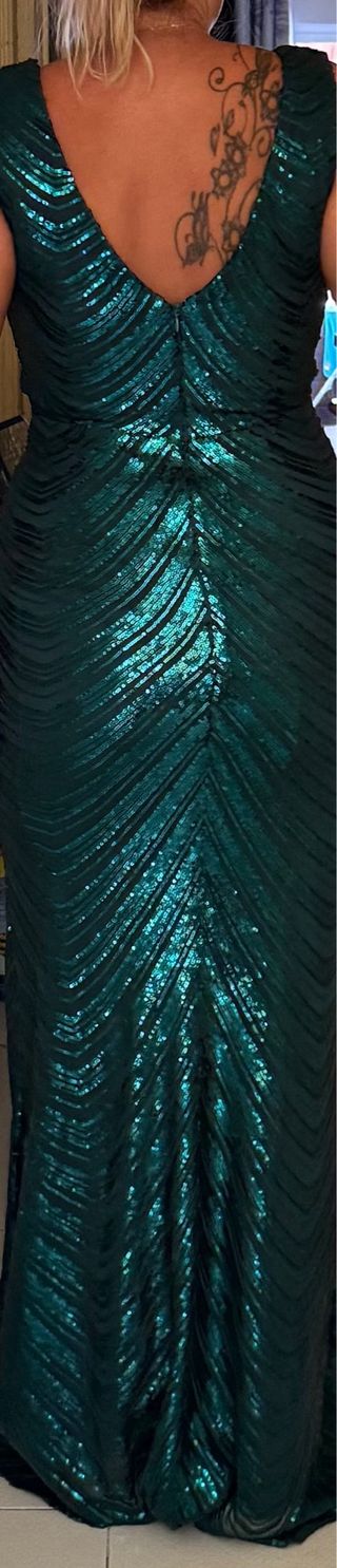 Vestido de fiesta verde con lentejuelas