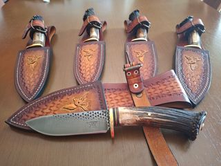 Cuchillo Artesanal con Funda de Cuero Repujada
