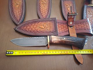 Cuchillo Artesanal con Funda de Cuero Repujada