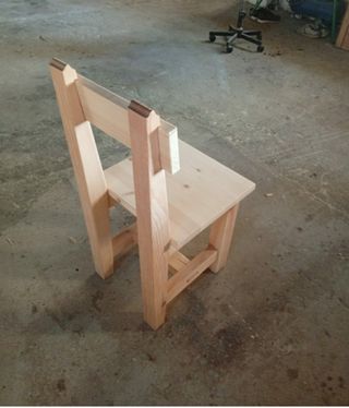 Silla de madera maciza