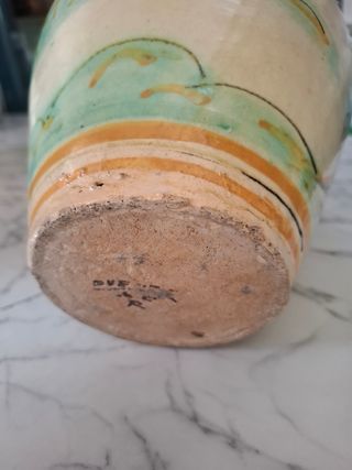 Cántaro de cerámica antiguo decorado