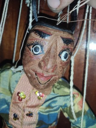 Marioneta de madera antigua