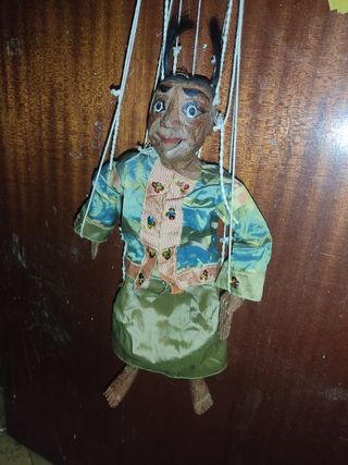 Marioneta de madera antigua