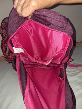 Mochila escolar morada con parches