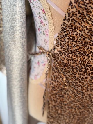 Bata Kimono ligera con estampado Animal Print