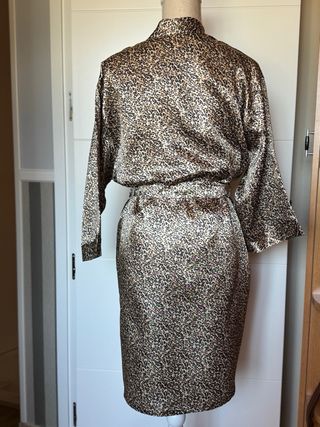 Bata Kimono ligera con estampado Animal Print