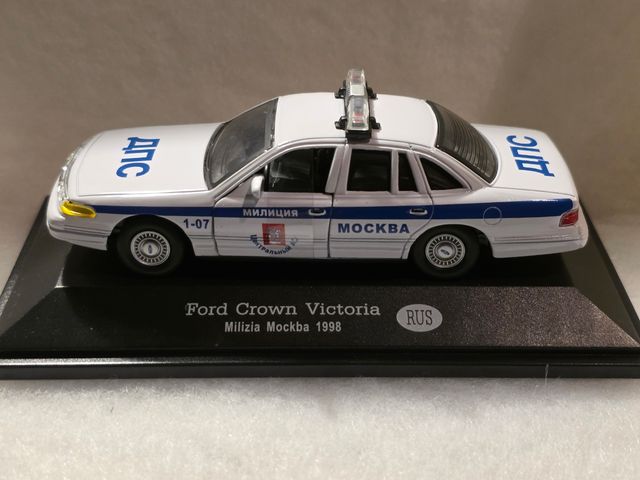Modellino Auto Ford Crown Victoria