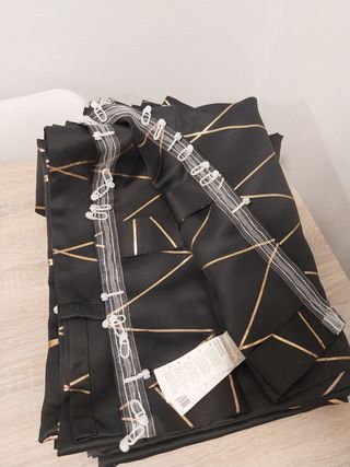 Conjunto de 2 Cortinas Negras con Diseño Dorado