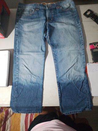 Pantalones vaqueros desgastados. 
