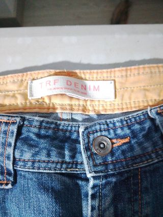 Pantalones vaqueros desgastados. 

