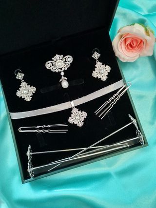 Aderezo de plata y perlas