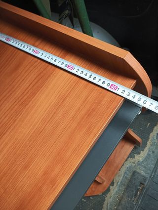 Mesa de ordenador de madera y metal