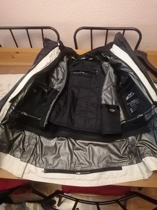 Cazadora de moto con protecciones, casi nueva
