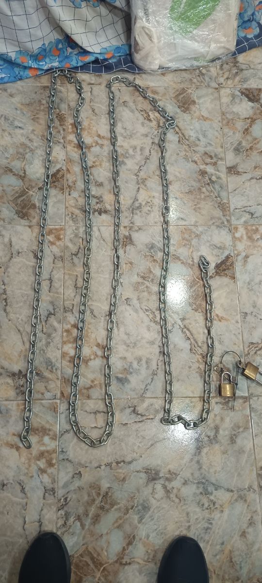 Cadena de acero 4 m aprox con 2 candados ABUS y m