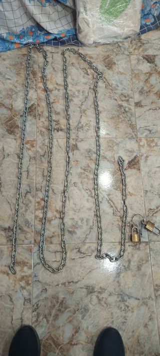 Cadena de acero 4 m aprox con 2 candados ABUS y m