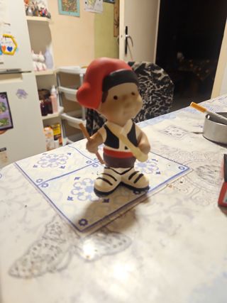 Figurita d cerámica de tamborilero catalán.