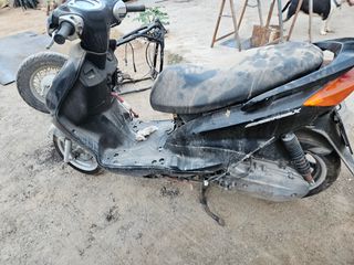 Yamaha Cygnus 125 Despiece pasta lateral