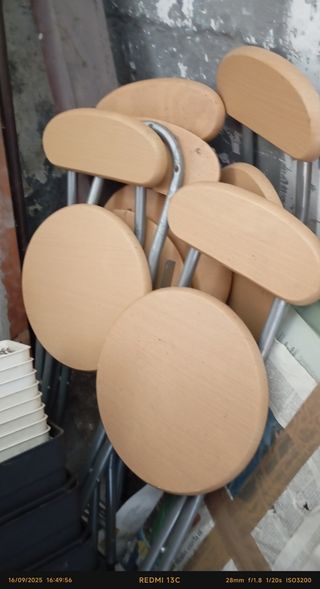 Todo tipo de material en un garaje, venir a ver