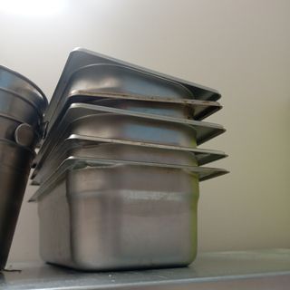 Todo tipo de material en un garaje, venir a ver