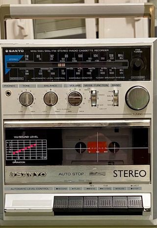 Radio Boombox Sanyo M9811K Plata