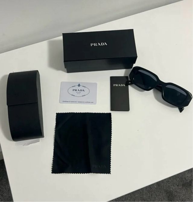 Gafas de sol Prada negras