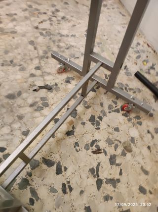 Perchero de ropa metálico