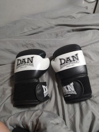 Guantes de Boxeo DAN FIGHT GEAR Negros