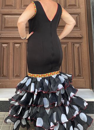 Traje Flamenca Negro Talla 46-48-50 tela elástica 