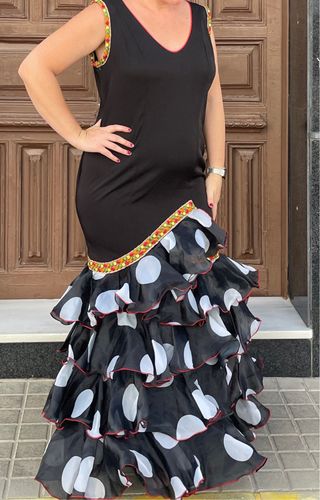 Traje Flamenca Negro Talla 46-48-50 tela elástica 