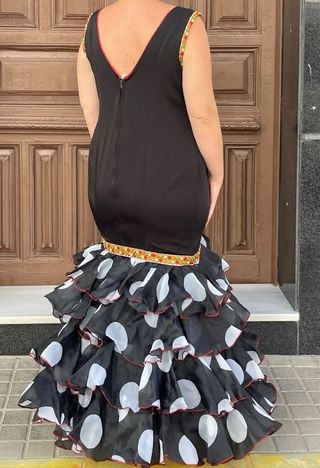 Traje Flamenca Negro Talla 46-48-50 tela elástica 