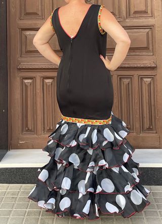 Traje Flamenca Negro Talla 46-48-50 tela elástica 