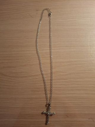 Collana con crocefisso scintillante