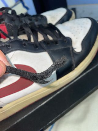 Jordan 1 Mid Rojas y Negras Talla 46
