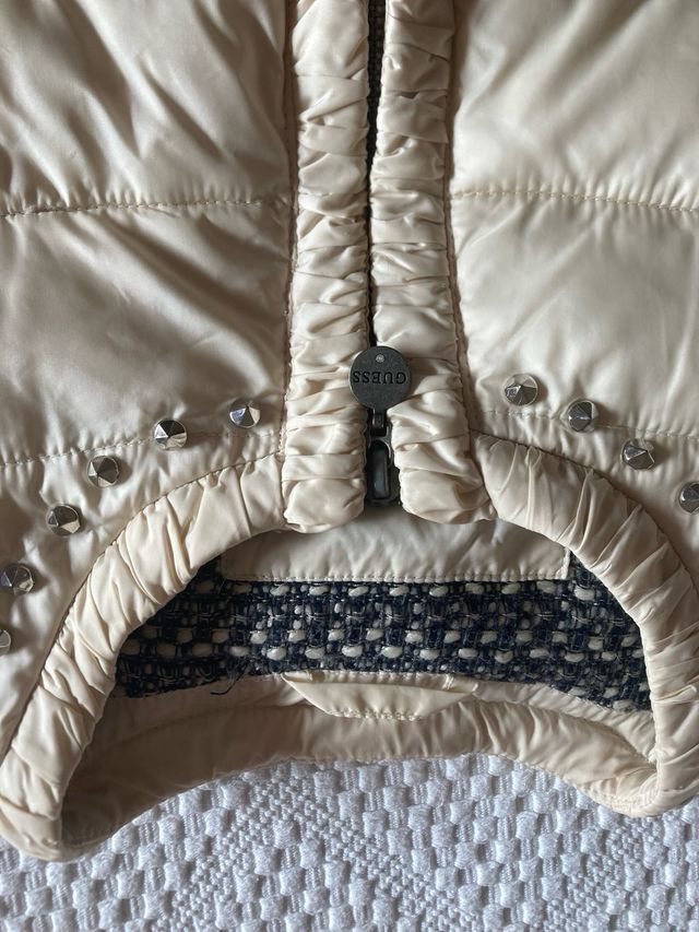 Casaco Guess bege com tachas