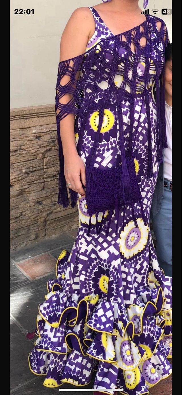 Traje de flamenca morado,blanco y amarillo