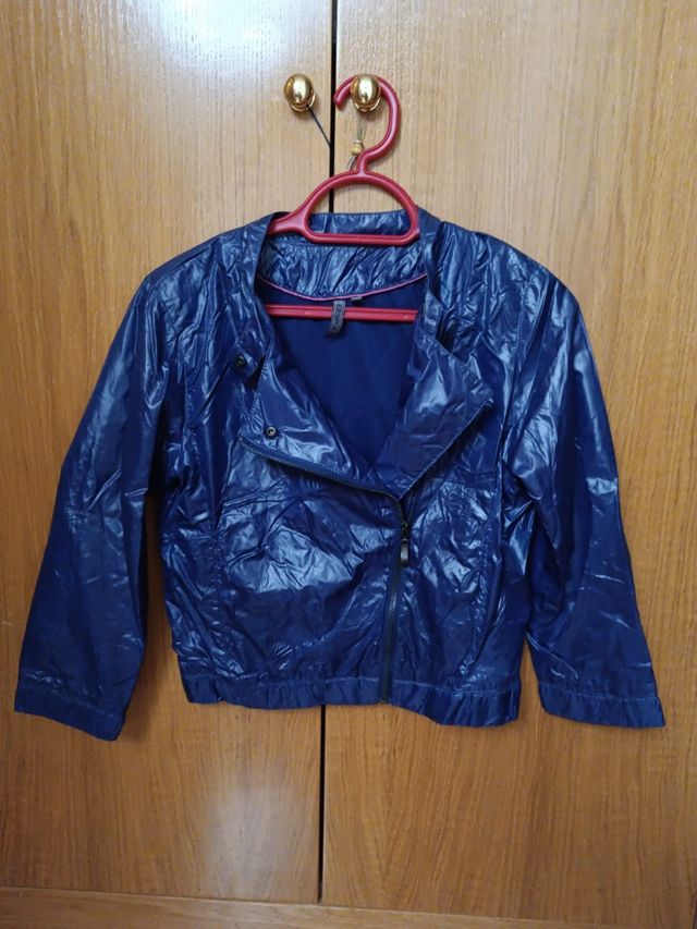 Chaqueta azul brillante