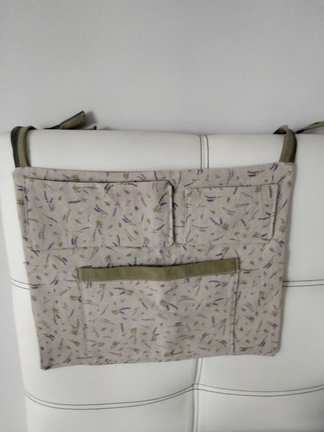Colgador para cabecero de cama con bolsillos
