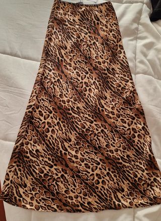 Falda midi-larga. Nueva sin estrenar y con etiquet