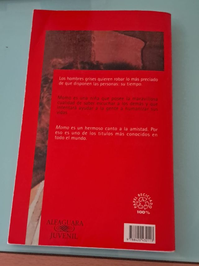 Momo (Spanish Language Edition)