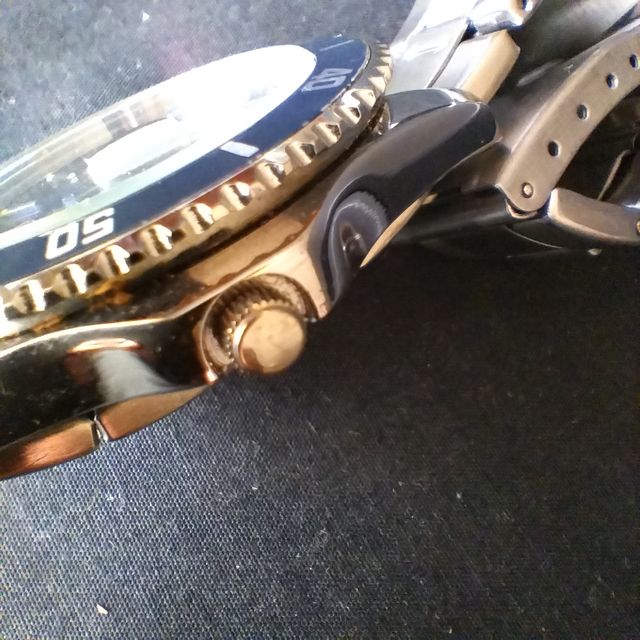 Relógio de pulso quartz azul e dourado